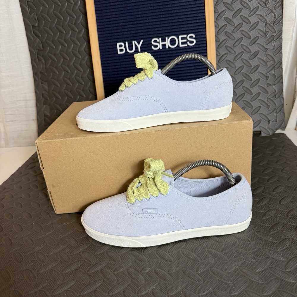 VANS Authentic Lowpro Suede Fat Laces Womens Size 8 / Mens Size 6.5 Sneakers